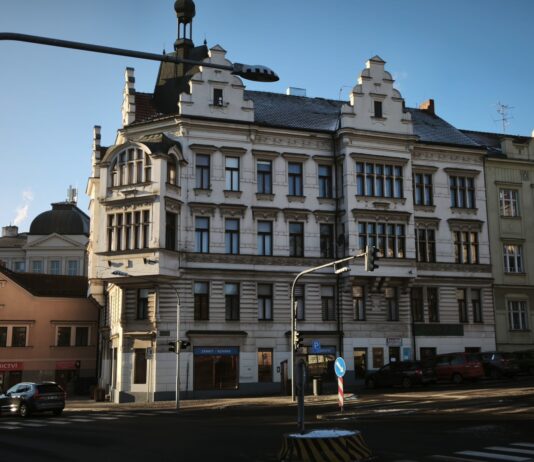 Přestavbu železářství na kavárnu chce město využít k dalším opravám v domě