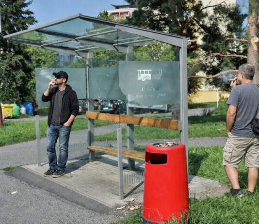 Příbram se bude zabývat dodržováním zákazu kouření na zastávkách MHD