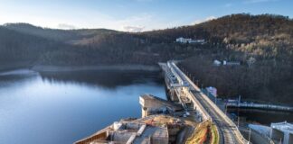 Uzavírka hráze Orlíku na dva roky: řidiče čekají objížďky přes Kamýk nebo Vestecký most