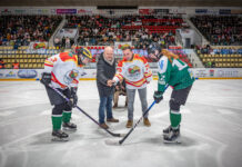 Školní hokejové derby zaplnilo zimní stadion, přišlo přes 1 500 lidí
