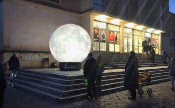 Příbram zažila „Vzhůru na Měsíc“. Astofotograf Petr Horálek přednášel před vyprodaným sálem