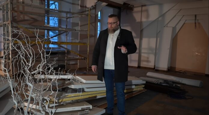 obradní síň_3394x1868