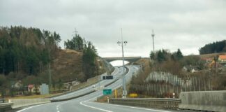 Dálnici D4 sledují lidé, technika i moderní technologie. Do budoucna pomůže také umělá inteligence