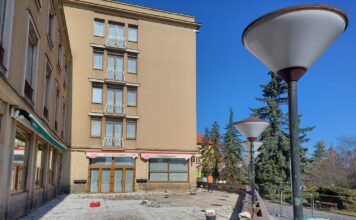 Terasa kulturního domu v Příbrami prochází opravou, hotovo má být na přelomu května a června