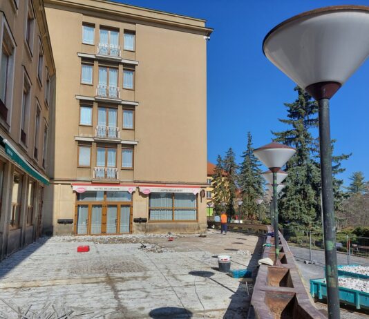 Terasa kulturního domu v Příbrami prochází opravou, hotovo má být na přelomu května a června