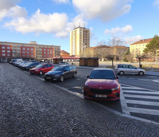 Řidiči v Příbrami řeší: Kam s autem? „Bez změn to nepůjde,“ říká místostarosta