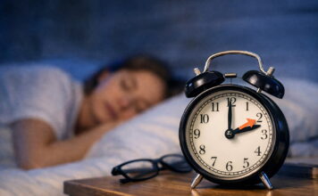 V noci se posune čas. Ve dvě ráno skočíme rovnou na tři, spánek bude kratší