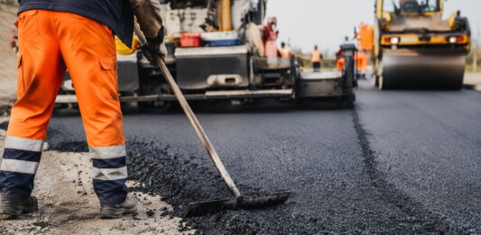 Opravy v Příbrami mohou zdražit i nabrat zpoždění, město řeší dopady drahých pohonných hmot