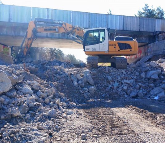 Rekonstrukce mostu na D4 u Dobříše pokračuje podle plánu, hotovo má být v listopadu