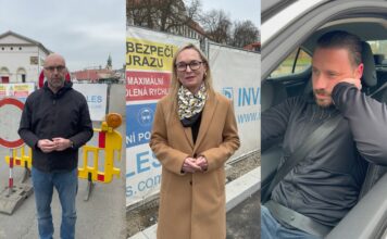 Opozice kritizuje kolony kvůli Jiráskovým sadům: práce měly běžet i o víkendech