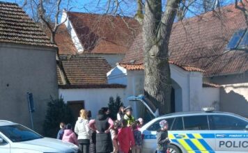 Policisté kontrolovali přechody u škol. Děti učili, jak bezpečně přecházet