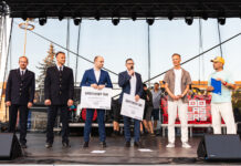 Doosan Bobcat daroval Dobříši a hasičům generátory za tři čtvrtě milionu korun