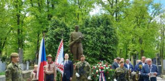 Příbram si připomněla konec války. Pietní akty pokračují v neděli na Slivici