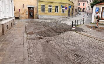 Příbram po bouřkách sčítá škody, voda zaplavila ulice i zařízení města