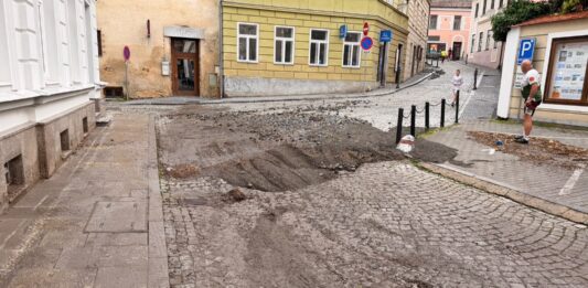 Příbram po bouřkách sčítá škody, voda zaplavila ulice i zařízení města