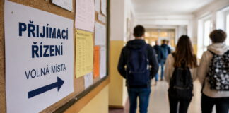 Ve Středočeském kraji zůstává po druhém kole přijímaček přes 1 200 volných míst. Šanci mají i neúspěšní uchazeči