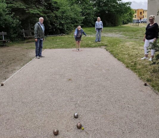 Senioři v Příbrami mají nové hřiště na pétanque