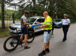 Policisté u Nového rybníku kontrolovali cyklisty. Zaměřili se na přilby i vybavení kol