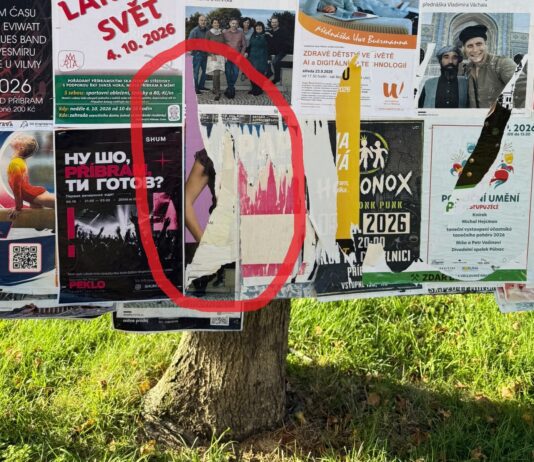 Předvolební výlep v Příbrami provázejí další problémy. Luftová upozornila na stržené plakáty