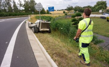Kolem dálnice D4 se seče plocha odpovídající 150 fotbalovým hřištím