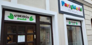 V Pražské ulici se chystá prodejna kratomu. Radnice ji nemůže zakázat, pravidla se ale mají změnit