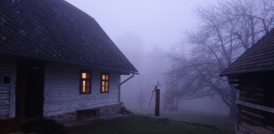 Skanzen Vysoký Chlumec ožije příběhy minulosti. Na Dušičky nabídne mimořádné prohlídky