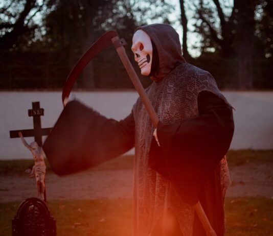 Zámek Dobříš ovládnou strašidla a čerti. Halloween nabídne i ohnivou show
