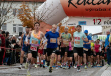 Příbramský půlmaraton přilákal přes pět set běžců. Zářily štafety i vítězové předchozích ročníků