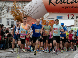 Příbramský půlmaraton přilákal přes pět set běžců. Zářily štafety i vítězové předchozích ročníků