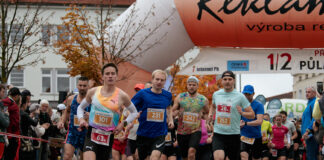 Příbramský půlmaraton přilákal přes pět set běžců. Zářily štafety i vítězové předchozích ročníků