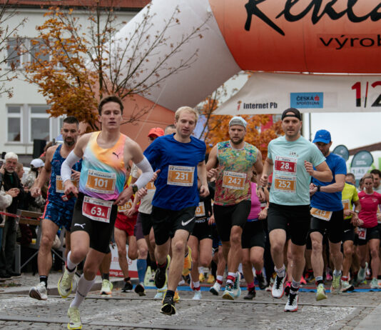 Příbramský půlmaraton přilákal přes pět set běžců. Zářily štafety i vítězové předchozích ročníků
