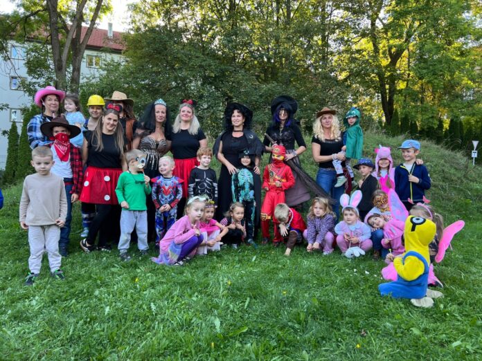 Zahradní slavnost MŠ 28. října (1)