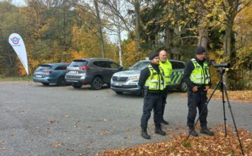 Policisté kontrolovali řidiče v Bohutíně. Zaměřili se na nepozornost za volantem