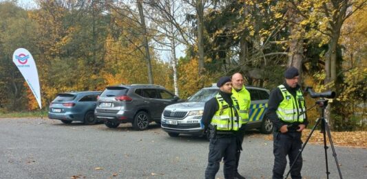 Policisté kontrolovali řidiče v Bohutíně. Zaměřili se na nepozornost za volantem
